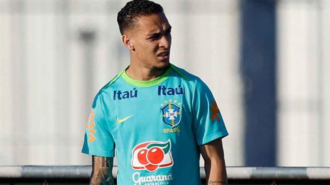 Manchester United cân nhắc trao đổi Antony lấy Douglas Luiz