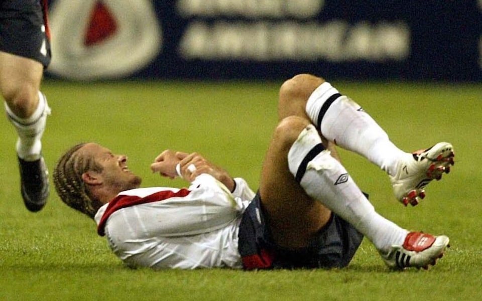 Huyền thoại Beckham trải qua phẫu thuật cổ tay sau 20 năm chịu đựng chấn thương