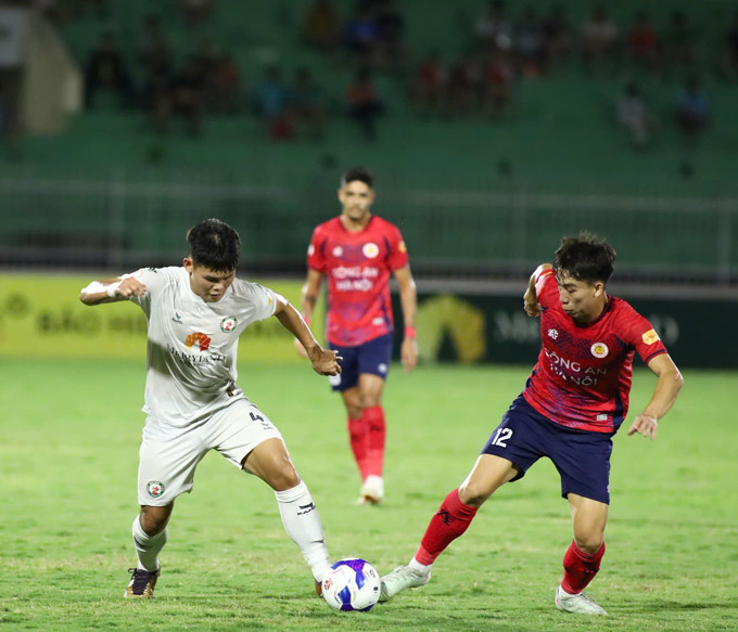 CAHN đại thắng Bình Định 5-1, Leo Artur tỏa sáng rồi nhận thẻ đỏ