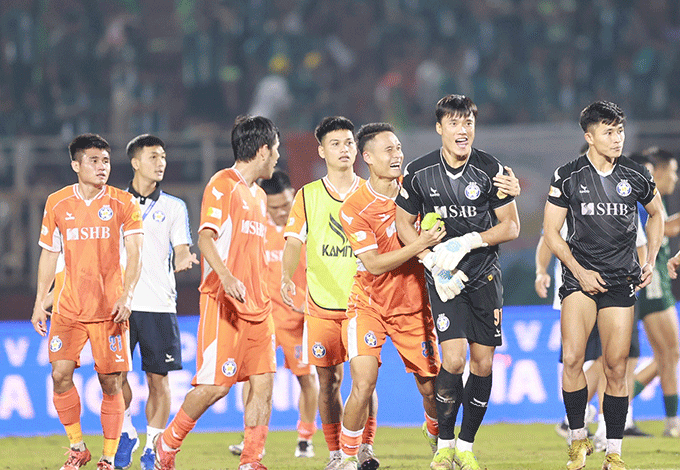 Bùi Tiến Dũng: Người hùng thầm lặng đưa SHB.ĐN trụ hạng V.League