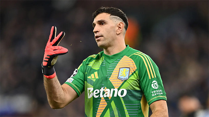 Chelsea tham gia cuộc đua giành chữ ký của Emi Martinez, nhưng liệu có vượt qua được Man United?