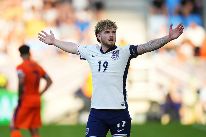 Liverpool hét giá 40 triệu bảng cho Harvey Elliott giữa lúc cầu thủ này được nhiều CLB săn đón