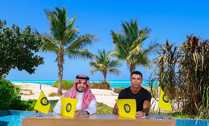 Cristiano Ronaldo và hợp đồng kỷ lục 492 triệu bảng Anh cùng Al Nassr: Biểu tượng mới của bóng đá Saudi Arabia