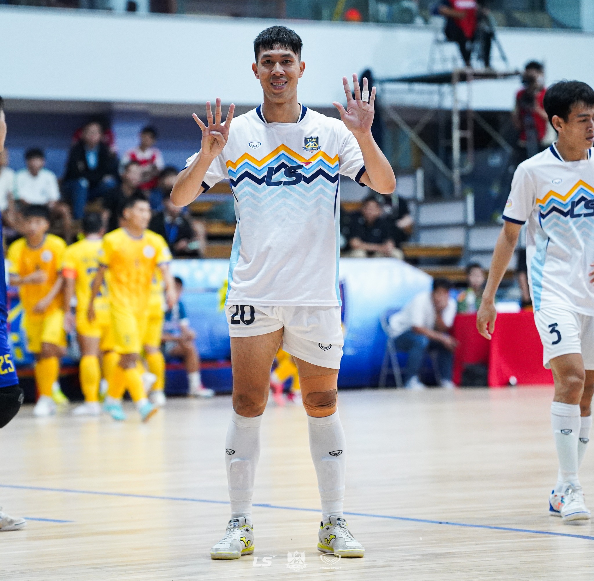 Sahako đại thắng, Thái Sơn Nam tiếp tục dẫn đầu Futsal HDBank 2025