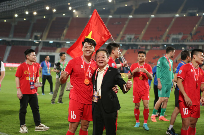 Nguyễn Thành Chung: Từ Á quân U23 châu Á đến đỉnh vinh quang AFF Cup 2024