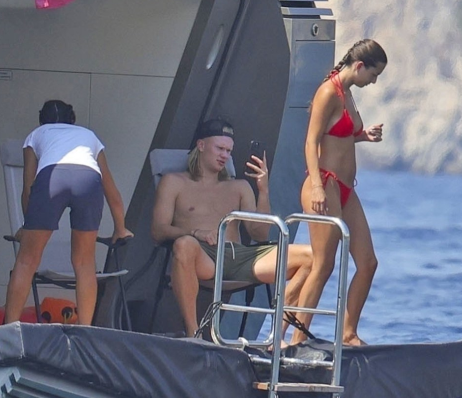Ngôi sao Erling Haaland tận hưởng kỳ nghỉ thư giãn bên bạn gái xinh đẹp tại Ibiza