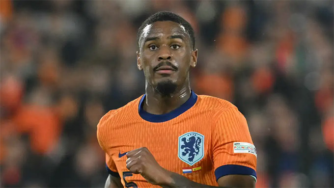 Chelsea đối mặt khó khăn trong thương vụ chiêu mộ sao trẻ Hato của Ajax