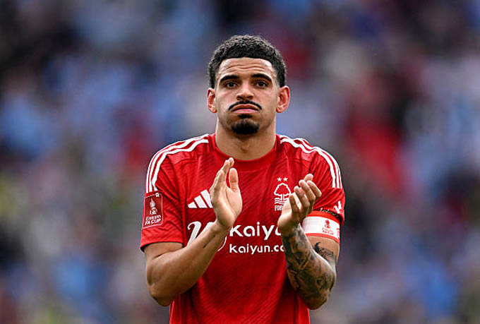 Tottenham đối mặt nguy cơ bị cấm chuyển nhượng vì vụ Gibbs-White?
