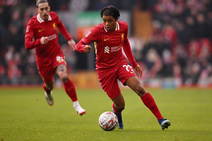 Ngumoha: Thần đồng Liverpool và điều khoản xe hơi gây sốt