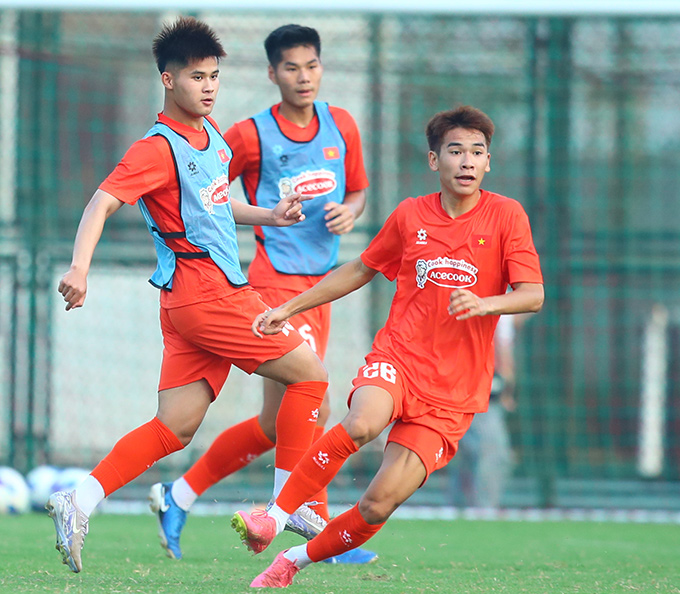 HLV Kim Sang Sik gây bất ngờ với quyết định loại bỏ tài năng trẻ Lê Văn Thuận khỏi U23 Việt Nam