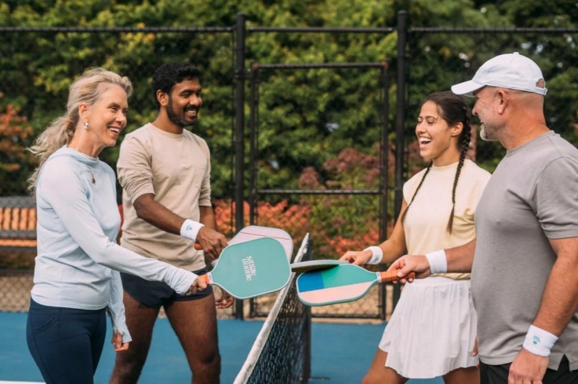 Hình ảnh người chơi pickleball ở nhiều quốc gia