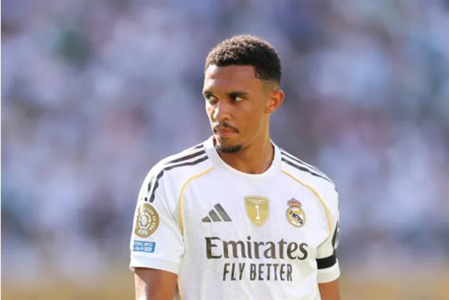 Xabi Alonso và Trent Alexander-Arnold