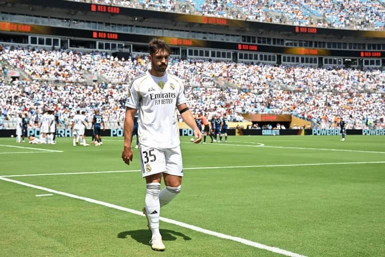 Real Madrid mất người từ rất sớm sau thẻ đỏ dành cho Raul Asencio