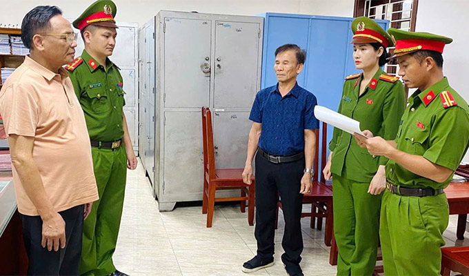 Ảnh ông Cao Tiến Đoan bị bắt