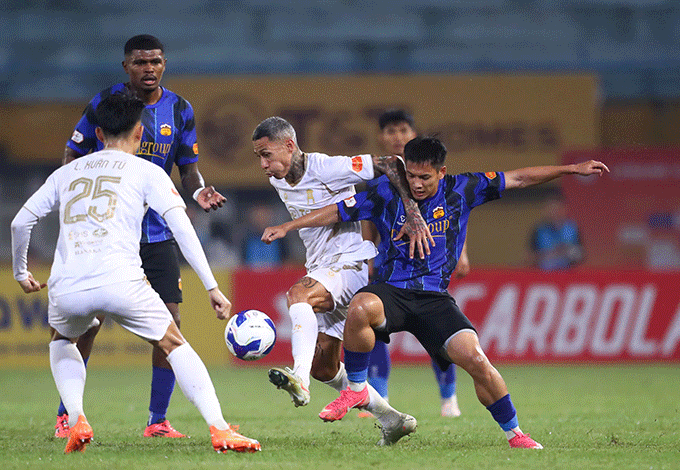 Cầu thủ ngoại Hà Nội FC bỏ lỡ cơ hội