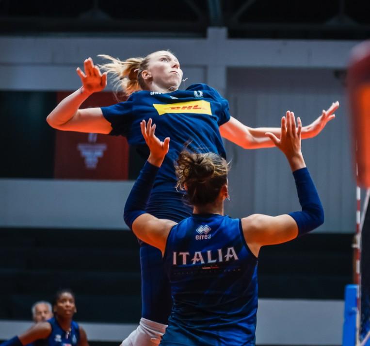 Italia dẫn trước Slovakia với điểm số cách biệt