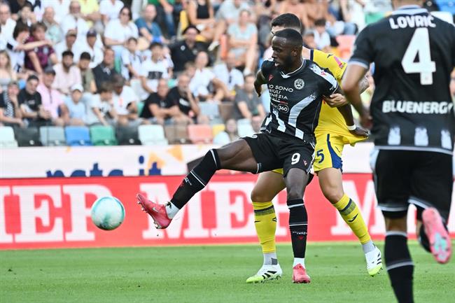 Udinese hòa Hellas Verona 1-1