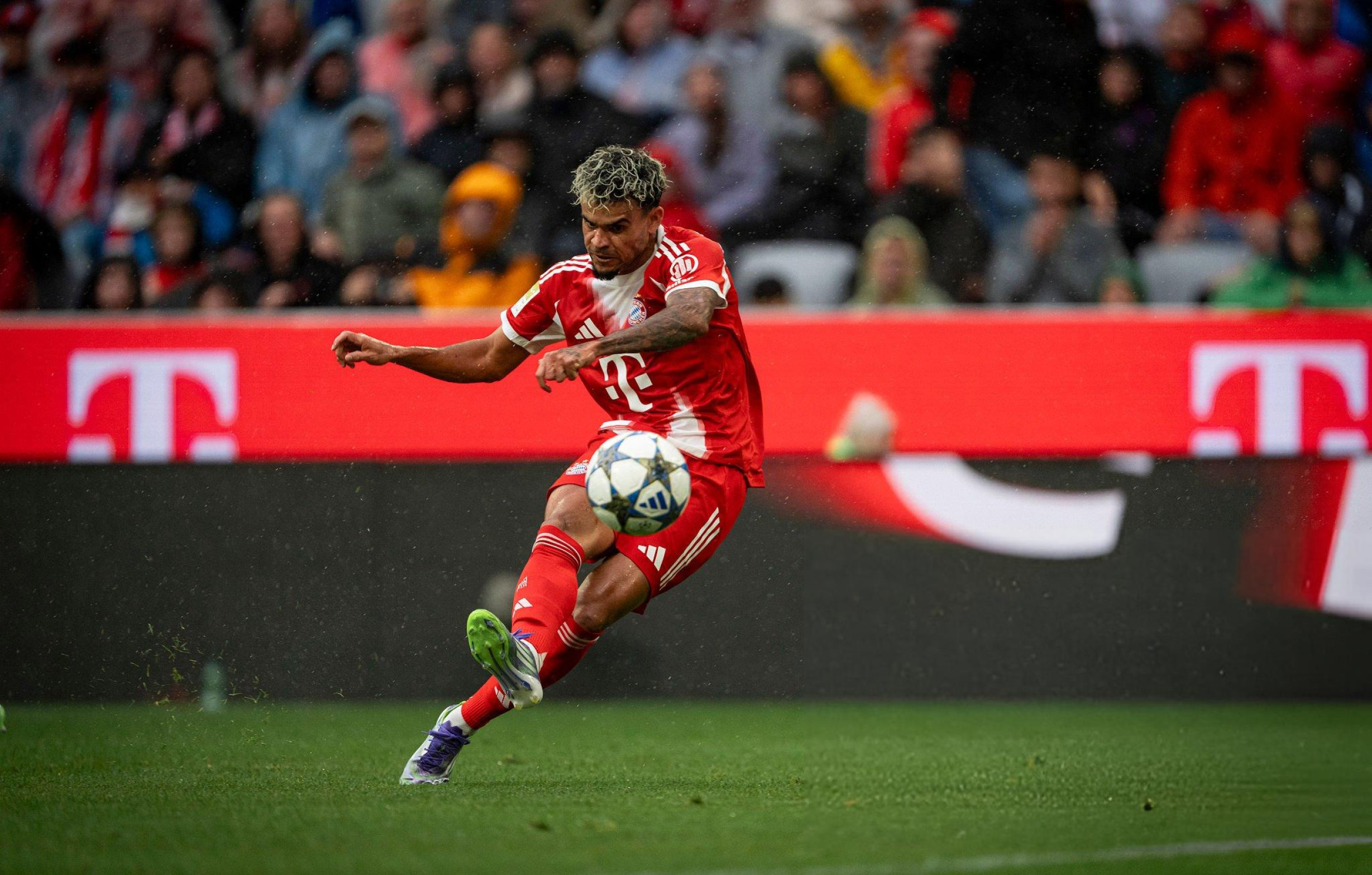 Luis Diaz: Ngôi sao mới tỏa sáng rực rỡ trong màu áo Bayern Munich