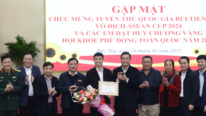 Trao quà Tết
