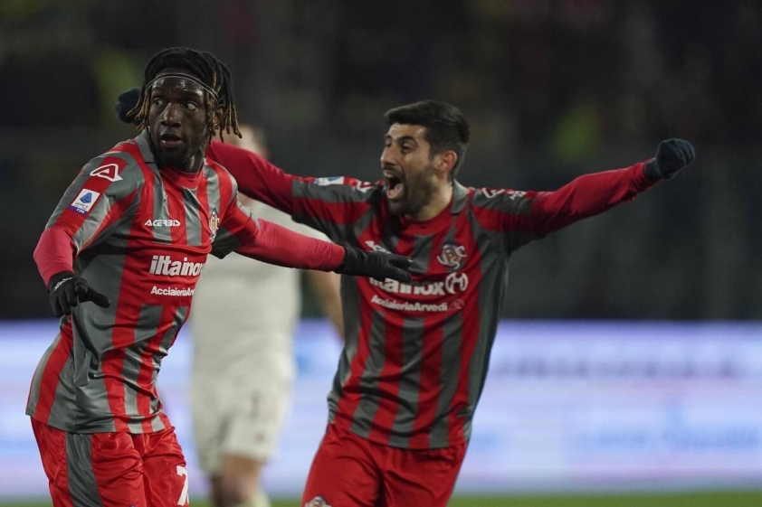 Cremonese xếp thứ 2 Serie A