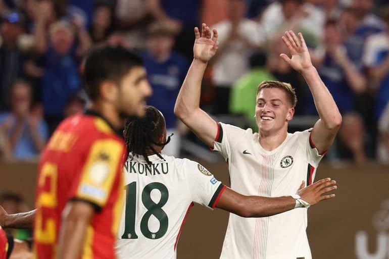 Liam Delap ghi bàn đầu tiên trong màu áo Chelsea