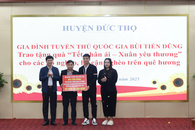 Bùi Tiến Dũng làm từ thiện