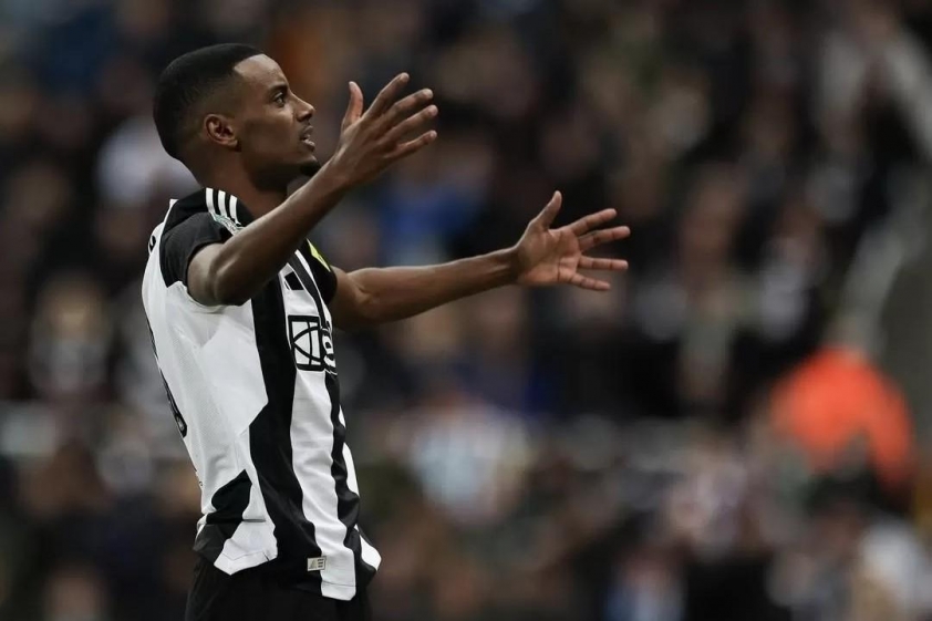 Newcastle muốn tìm người thay thế Isak