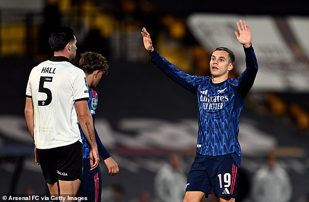 Hình ảnh Leandro Trossard ghi bàn