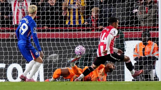 Chelsea cũng vừa mất điểm đáng tiếc trên sân của Brentford.