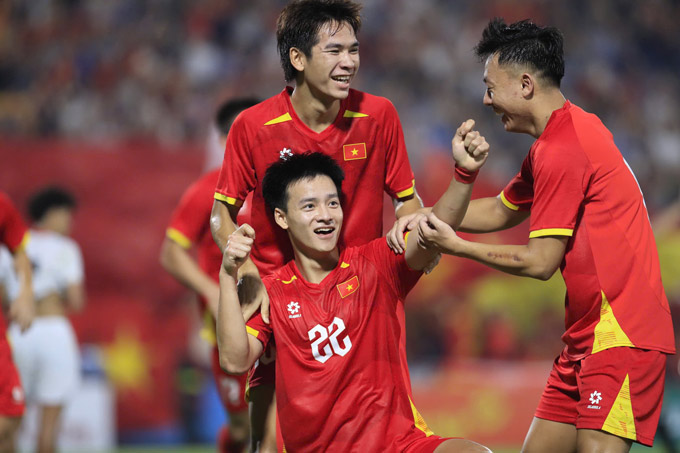 Các cầu thủ U23 Việt Nam tập luyện chăm chỉ.