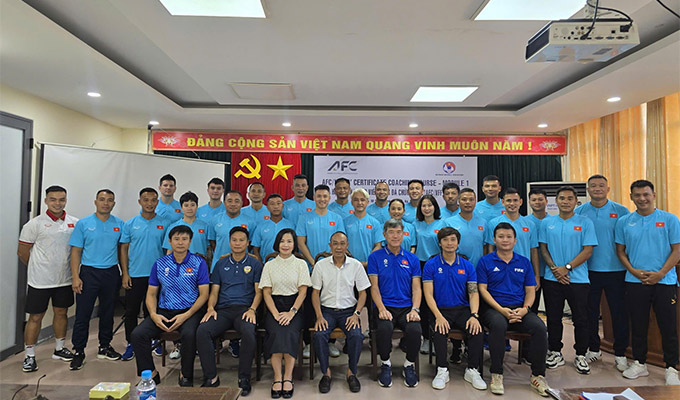 Lê Công Vinh trong khóa học HLV