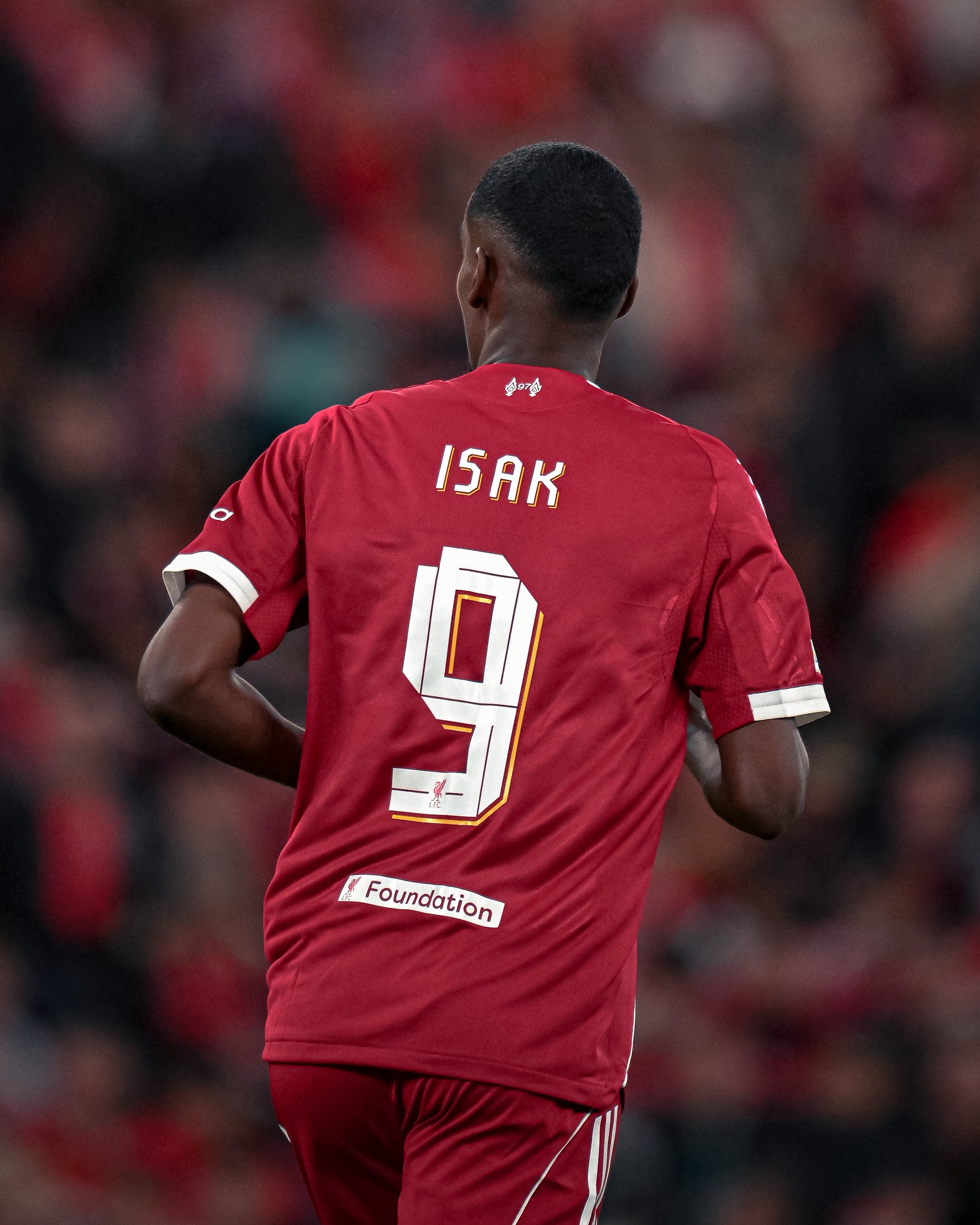 Alexander Isak trong trận đấu với Southampton