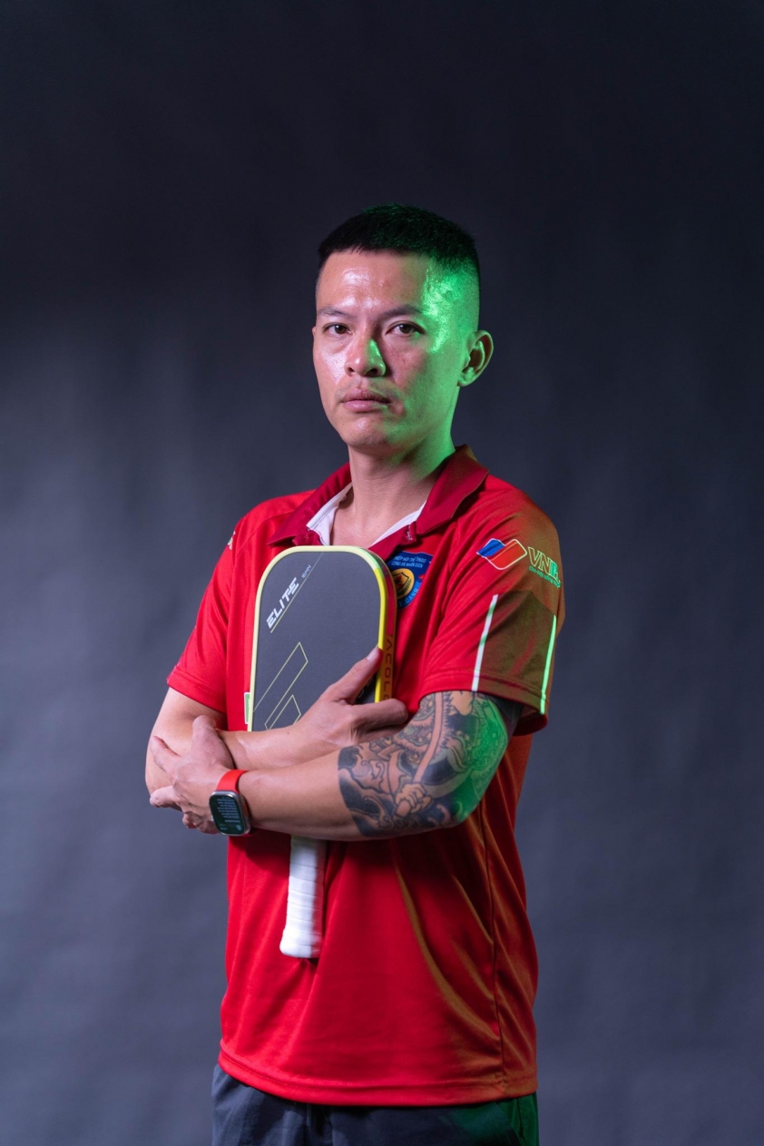 Anh Chú Pickleball trong một trận đấu