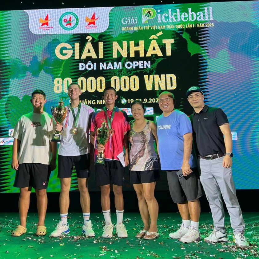 Quang Dương ăn mừng chiến thắng