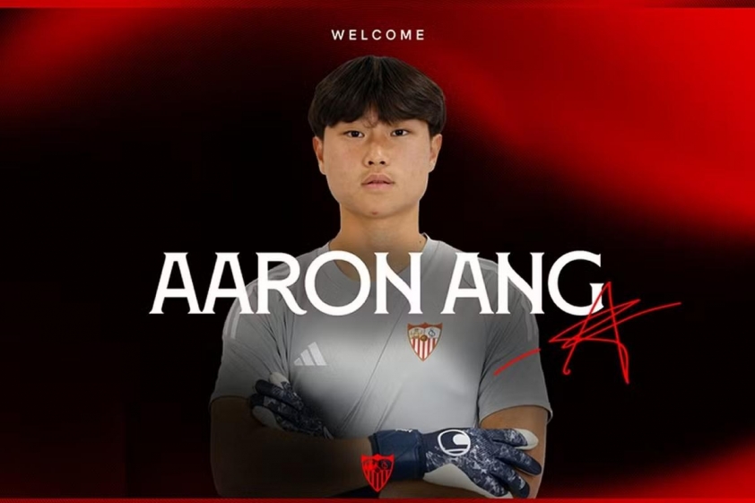 Aaron Ang trong màu áo Sevilla