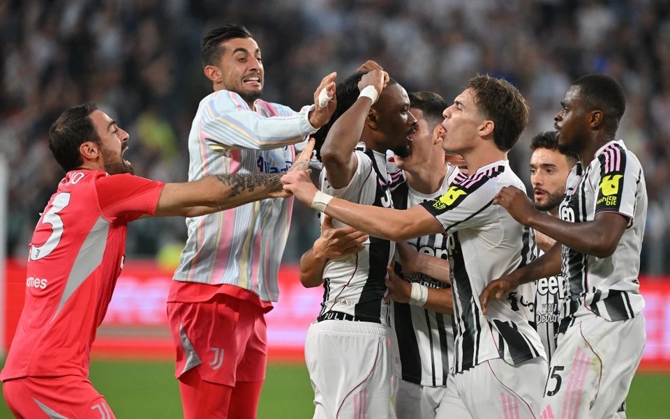 Cầu thủ Juventus ăn mừng chiến thắng