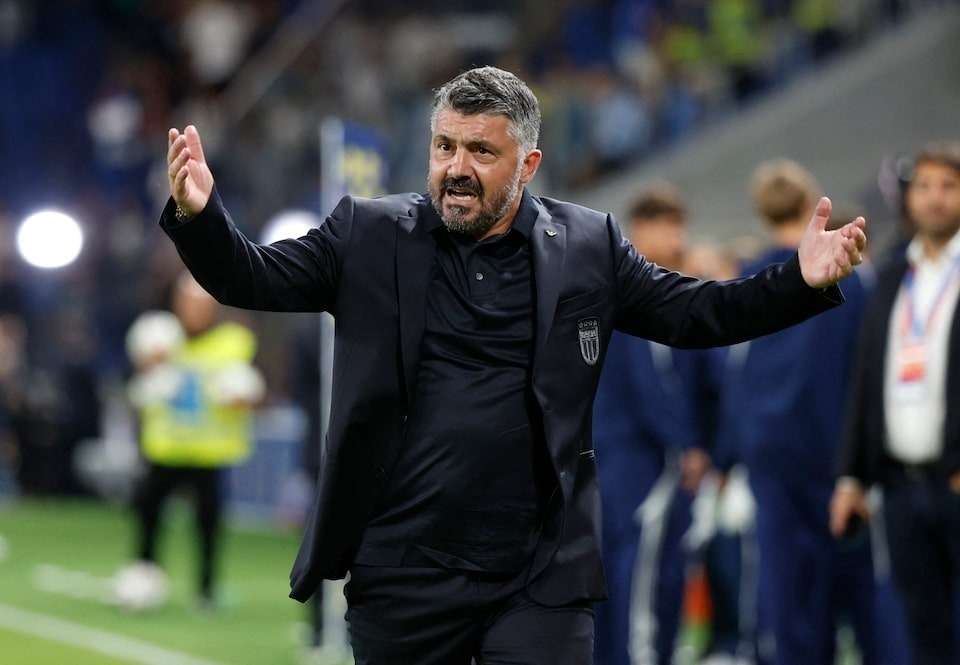 HLV Gattuso ăn mừng chiến thắng