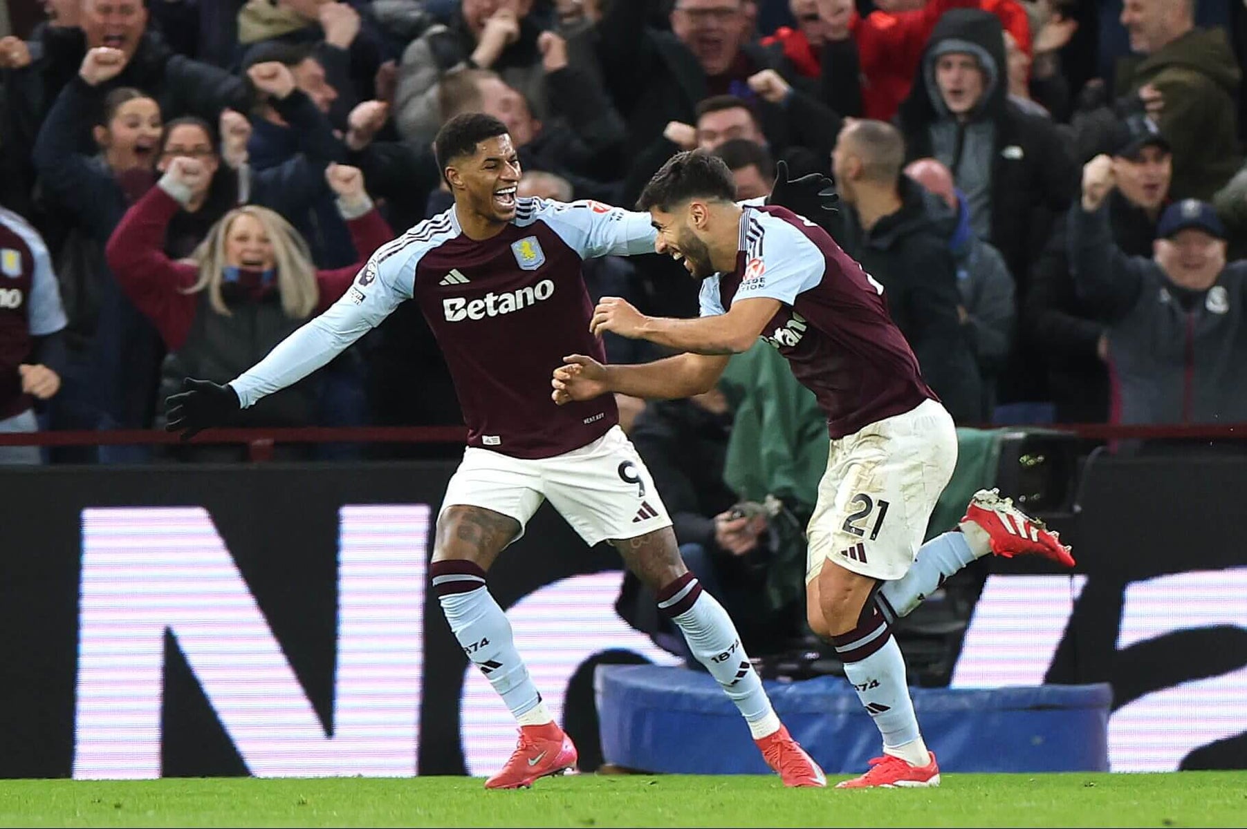 Aston Villa Mùa giải mới đầy sóng gió 2