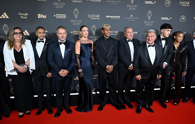 Hansi Flick cùng phái đoàn Barca tại lễ trao giải QBV 2025