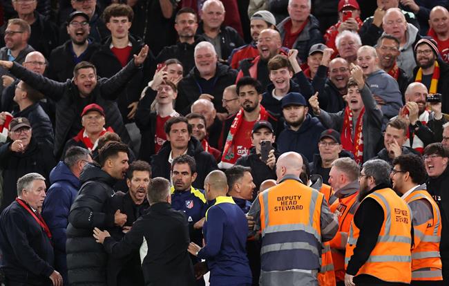 CĐV Liverpool đáp trả lời chỉ trích từ Diego Simeone 1