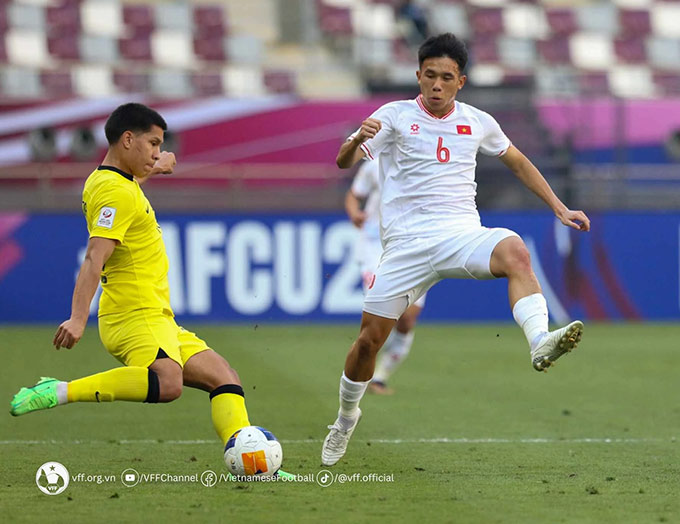 Võ Hoàng Minh Khoa chấn thương đầu gối