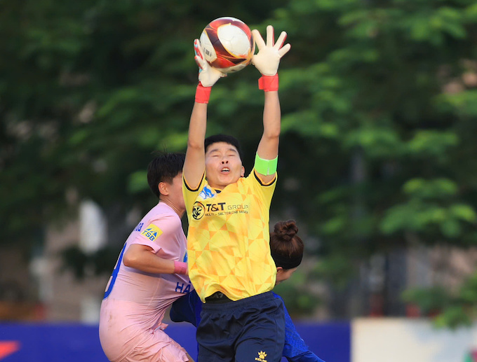 Thủ môn Kim Thanh trong trận đấu cho Thái Nguyên T&T