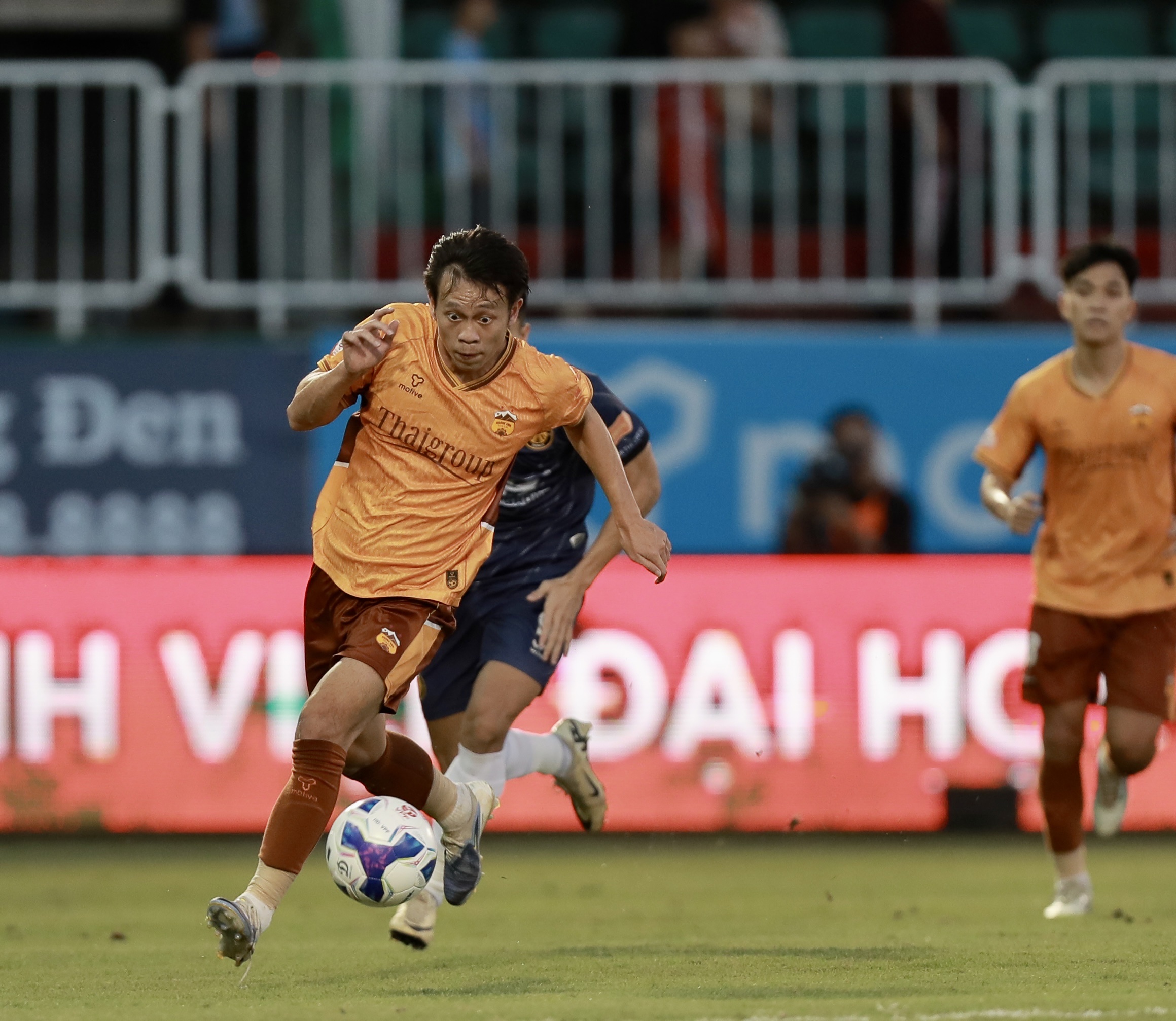 Tranh chấp bóng giữa HAGL và Thanh Hoá