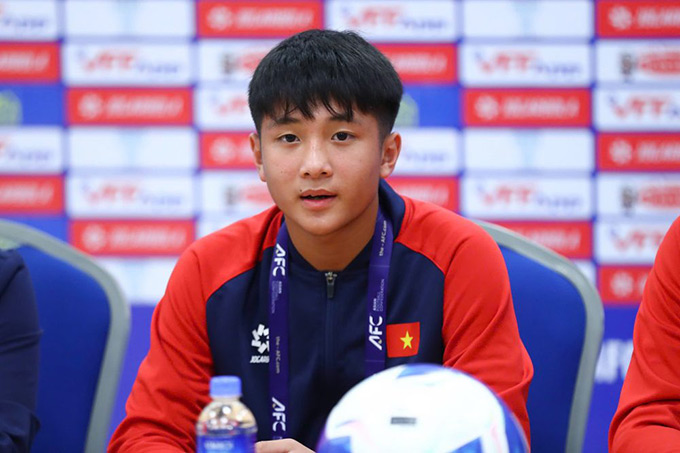 Mạnh Quân chưa hài lòng với khả năng dứt điểm của bản thân - Ảnh: Đức Cường Cầu thủ Mạnh Quân tiếc nuối vì chưa hoàn thiện kỹ năng dứt điểm