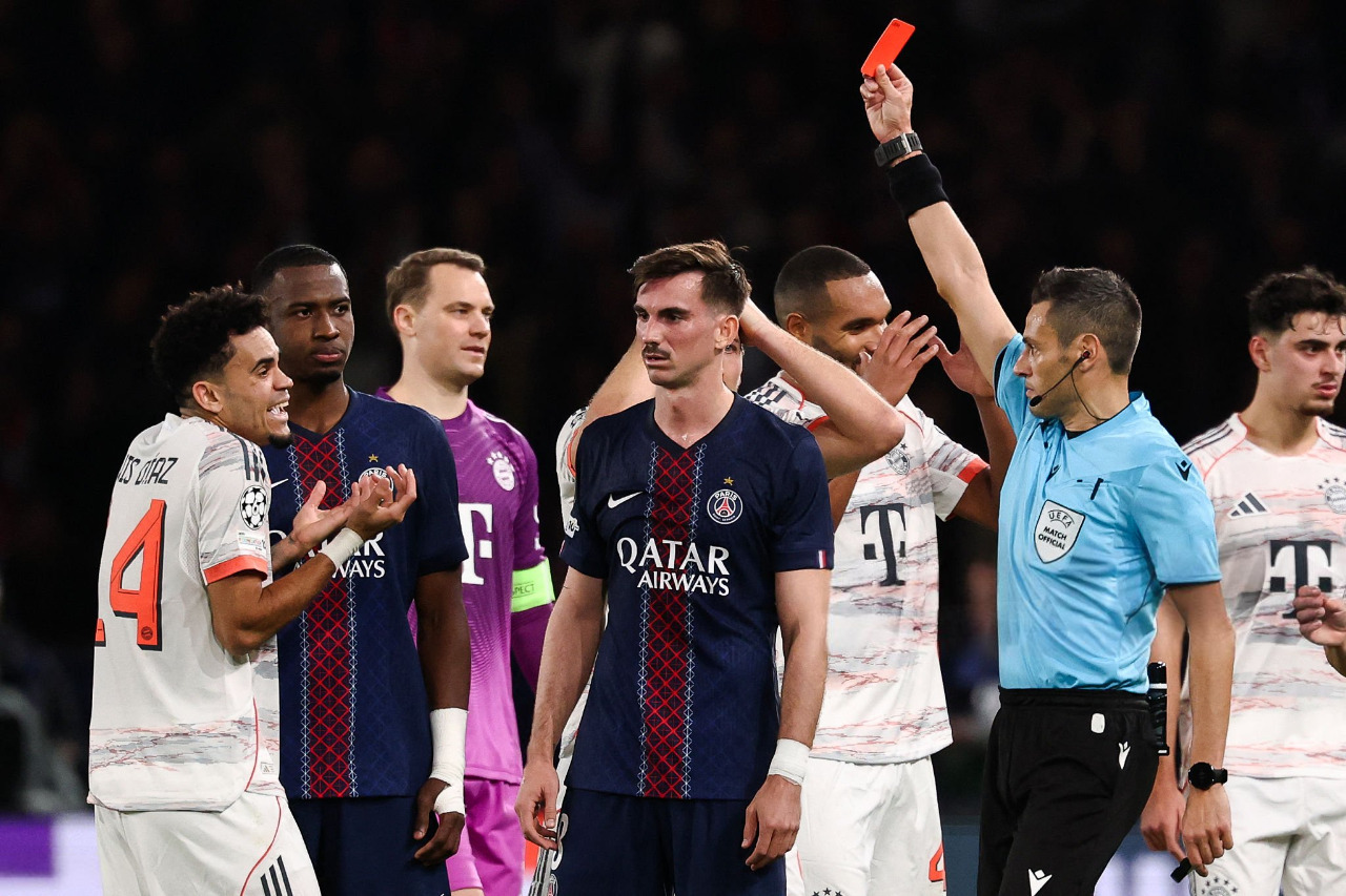 DeWatermark Tiền đạo PSG bị từ chối bàn thắng vì việt vị