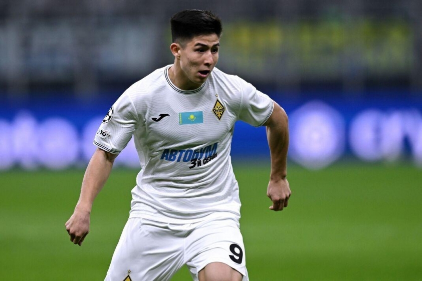 Dastan Satpayev ký hợp đồng với Chelsea