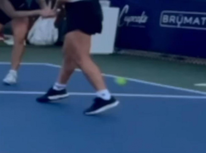 Tranh cãi bóng trong hay ngoài