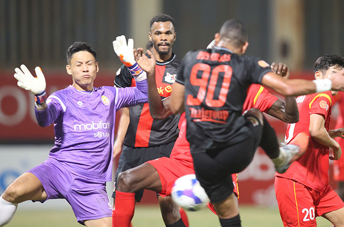 Đỗ Sỹ Huy làm dự bị nhiều đội bóng