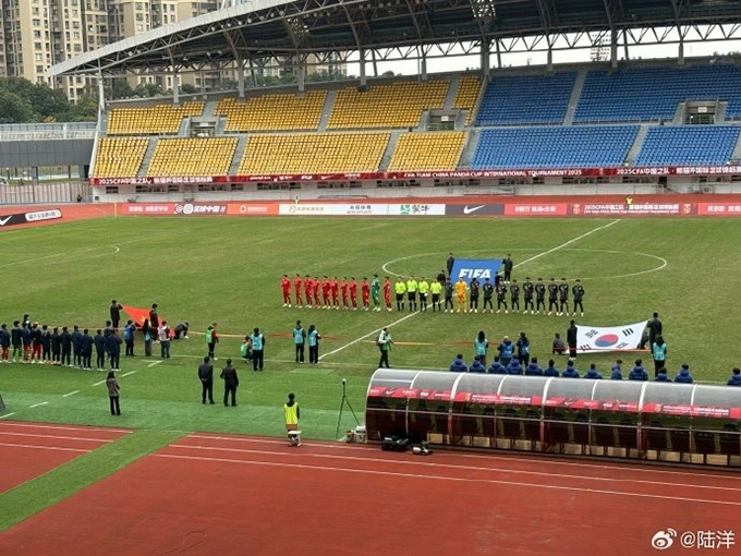 Bộ ba trung vệ U22 Việt Nam thử nghiệm