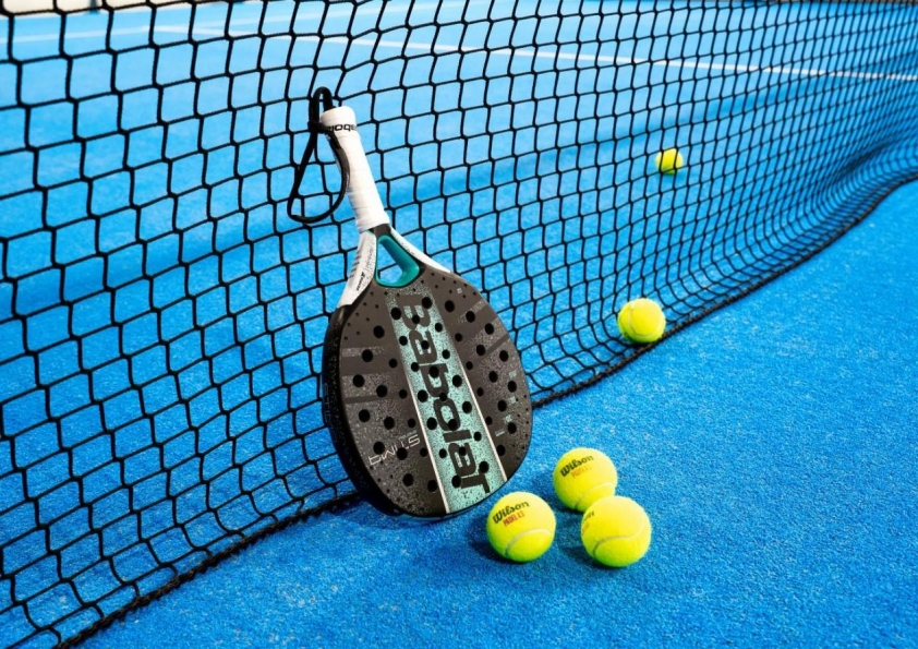 Vợt padel nặng và vợt pickleball nhẹ